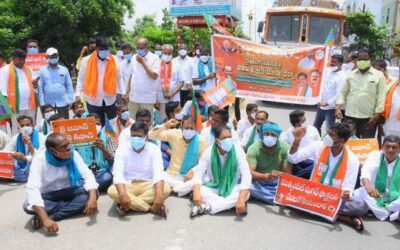 Jagtial BJP Kisan Morcha Stages Dharna On Farmers Issue