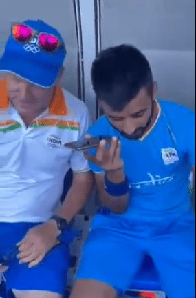 PM Narendra Modi Phone Call With Indian Hockey Captain Manpreet Singh and Coach Graham Reid