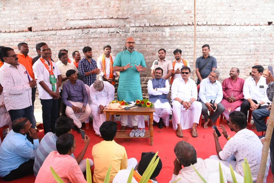 Nizamabad MP Aravind Dharmapuri Addresses Local Telugu People In Deglur City