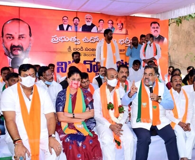 యువకుల మరణాలపై కేసీఆర్ ప్రభుత్వం సమాధానం చెప్పాలి :  Tarun Chugh