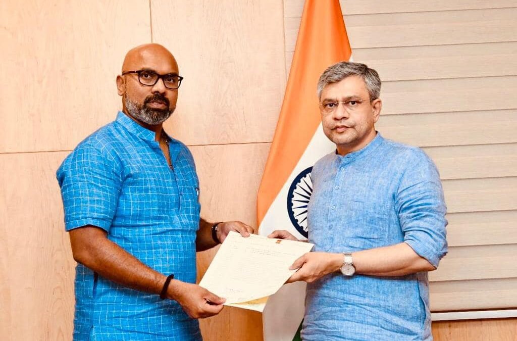 కేంద్ర రైల్వే శాఖ మంత్రి శ్రీ అశ్విని వైష్ణవ్ గారిని కలిసిన ఎంపీ అరవింద్ .