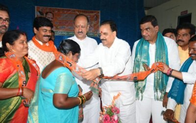 కేంద్ర పర్యాటక, రక్షణ శాఖ సహాయ మంత్రివర్యులు శ్రీ అజయ్ భట్ గారి సమక్షంలో భారతీయ జనతా పార్టీలో చేరిన మహిళలు