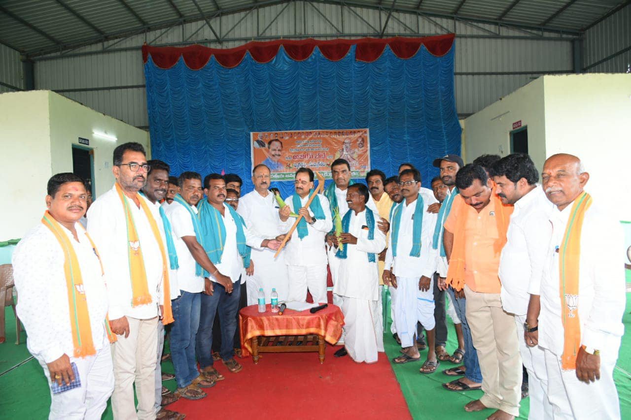రక్షణ శాఖ సహాయ మంత్రివర్యులు శ్రీ అజయ్ భట్ గారి సమక్షంలో ఓబీసీ మోర్చా, కిసాన్ మోర్చా, ఎస్సీ మరియు ఎస్టీ మోర్చాల బృందాలతో సమ్మేళనం