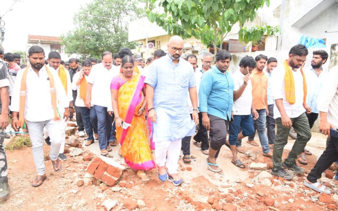 MP Arvind Dharmapuri Inspected the flood-affected areas in Korutla town along with other BJP leaders