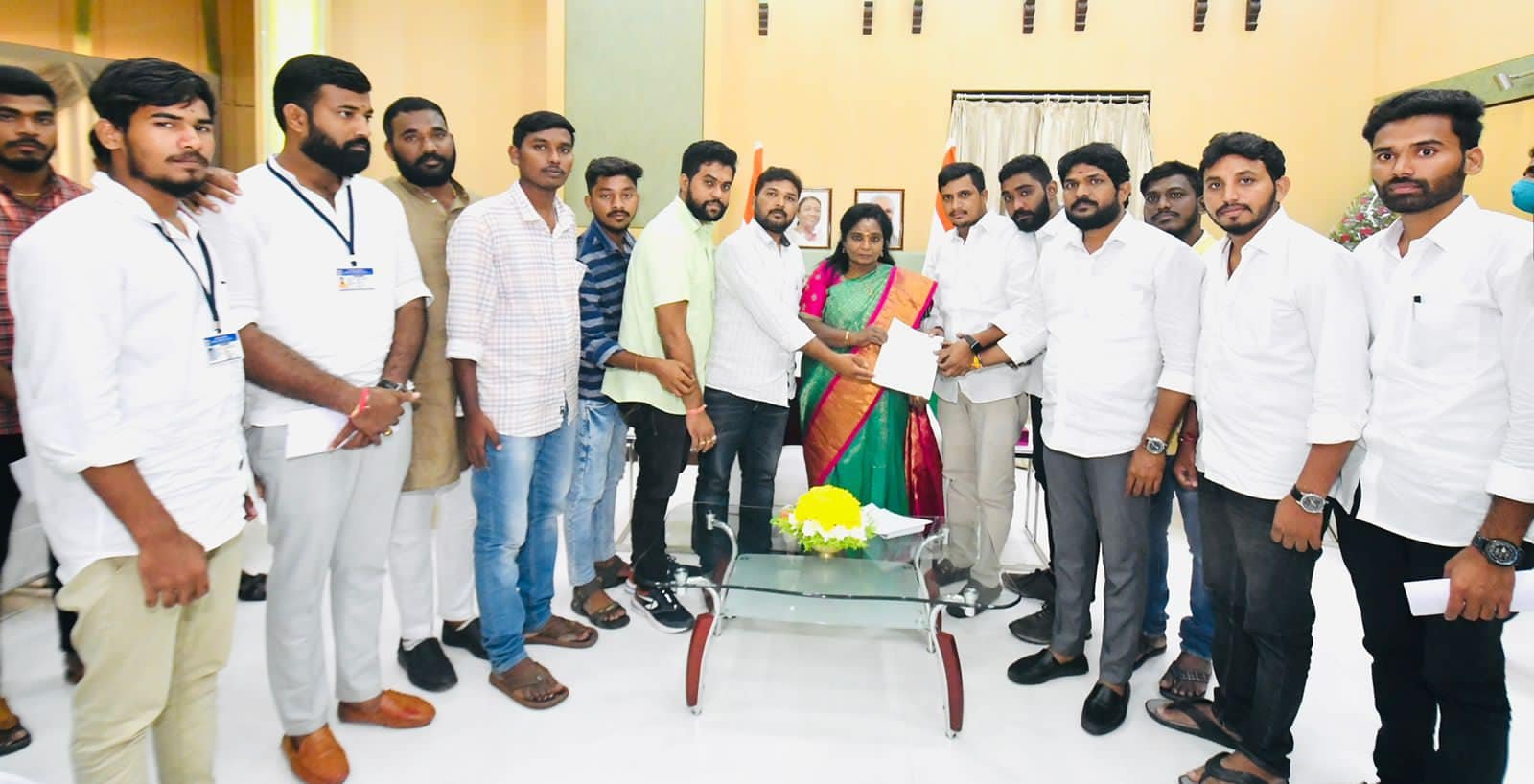 Students from Osmania University, Basara IIIT, NIT warangal, Telangana University met Honourable Governor
