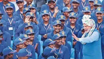 తన ఎనర్జీ తో NCC క్యాడెట్లను ఉత్తేజపరచిన ప్రధాని నరేంద్ర మోడీ