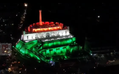 త్రివర్ణాలతో వెలుగుతున్న విజయనగర సామ్రాజ్యపు చారిత్రాత్మక కొండా రెడ్డి బురుజు