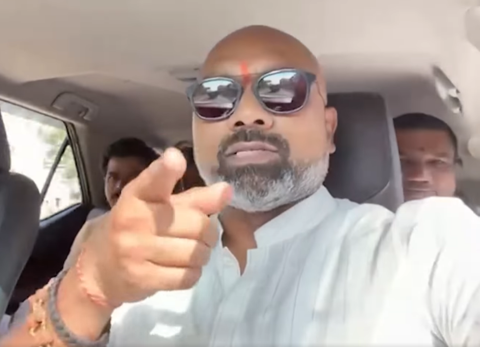 నెత్తికి ఏస్కునే నల్ల రంగు నీ మెదడుకు అంటినట్లుంది ప్రశాంత్ రెడ్డి