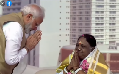 మాతా అమృతానందమయి గారిని సత్కరించిన ప్రధాని