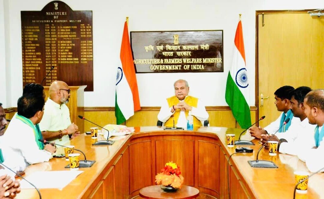 తోమర్ గారిని కలిసిన రైతులు