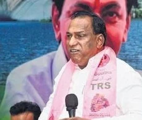 మంత్రి మల్లారెడ్డి ఇంట్లో ఐటీ సోదాలు !