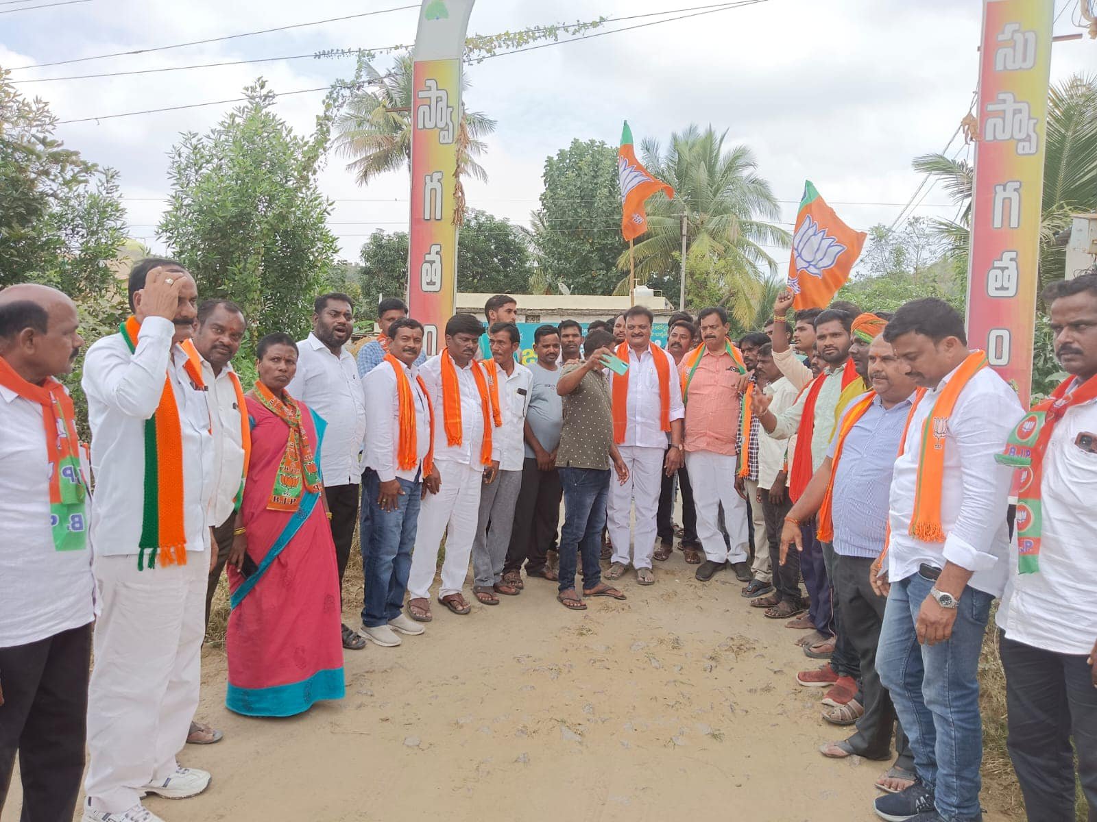 జనంతోనే మనం - గడప గడపకు బీజేపీ