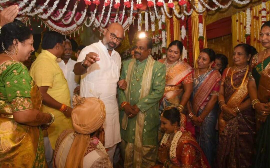 నూతన వధూవరులకు శుభాకాంక్షలు తెలియజేసిన ఎంపీ అరవింద్