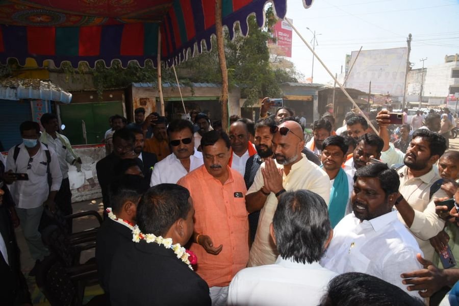 రిలే నిరాహార దీక్షలకు  సంఘీభావం తెలిపిన ఎంపీ అరవింద్