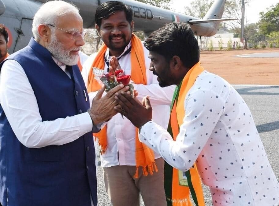 ఈ దేశపు ‘ప్రధాన్ సేవక్’ కు ప్రజలే ప్రధానం!