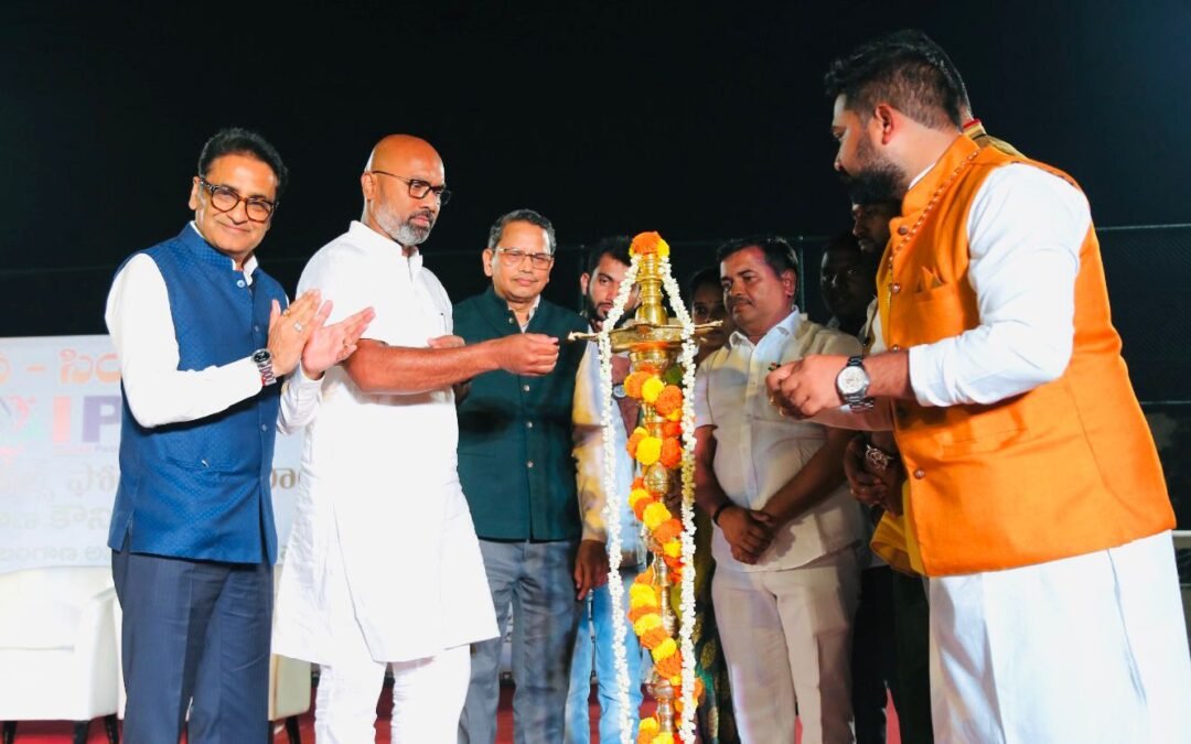 The crowd echoed their support for Double Engine Sarkar