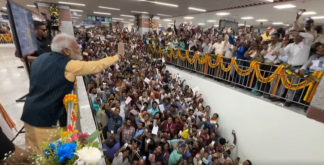 Modi ji With His ‘Family’ At The Inauguration Of Metro Underwater In Kolkata